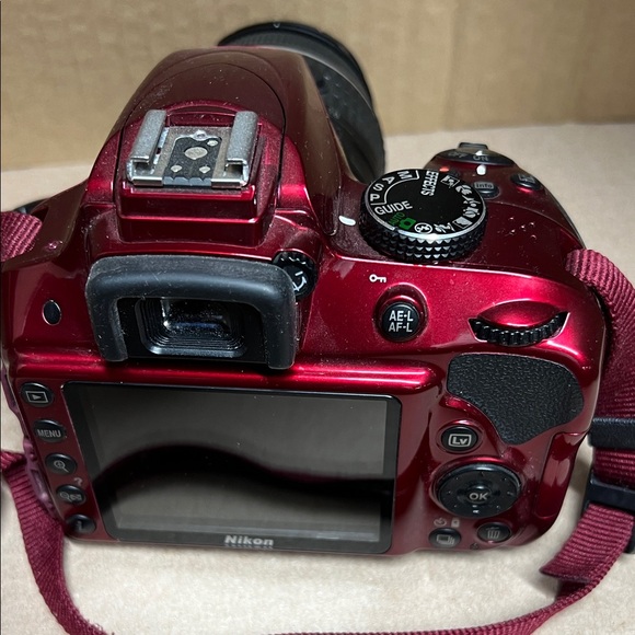 Nikon DSLR Camera - Picture 2 of 13
